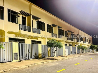 Có trong tay 360 triệu   bạn đã có thể sở hữu nhà phố giữa trung tâm công nghiệp Tây Ninh.  Đừng để 2