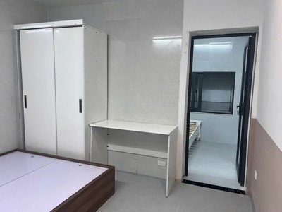 Chủ cần bán-nhà đẹp ở ngay-tặng nội thất-55M 4xTỶ-2 thoáng-60M ra mặt phố Lạc Trung 1