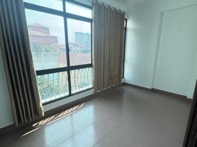 Nguyên Căn 5 Tầng - Có Gara Oto 7 Chỗ - Mặt Tiền Rộng - View Đẹp 3