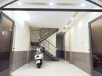 Bán nhà 2 mặt hẻm khu dân cư trung tâm   yên tĩnh. 1