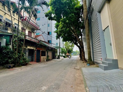 Nguyễn văn linh,long biên 18tỷ 110m ô tô đỗ cửa,kinh doanh,vỉa hè rộng 1