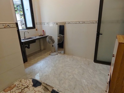 Bán nhà đường văn bơ-hiên là chdv- thông ra xóm chiếu, tôn thất thuyết ra hoàng diệu, bến vân đồn. 4