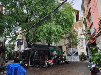 Nhà 3 tầng   hẻm xe hơi   trung tâm tân bình   chỉ 2.1 tỷ  29/19 bùi thị xuân, phường 2, quận tân 0