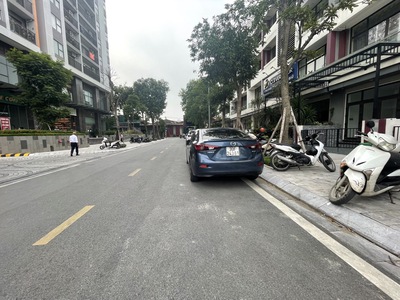 Đức giang,long biên 23tỷ 80m liền kề thang máy,vỉa hè ô tô kinh doanh cho thuê đỉnh 0