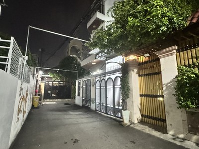 Bán nhà 1 trệt 1 lầu thủ đức,góc 2 mặt tiền hẻm,shr đường xe hơi,giá rẻ 4