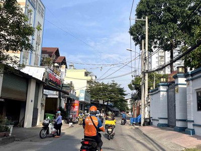 Giá chỉ 3.99 tỷ có nhà 2 tầng gần đh ngân hàng   96m    sân rộng   vị trí hiếm linh trung 3