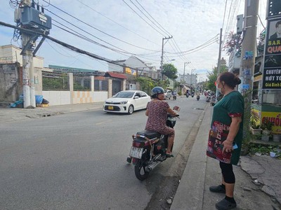 Cho thuê nhà mặt tiền cây keo, p. tam phú, 4x13m, 1 trệt, 1 lầu, 1pn,1wc,12tr 4