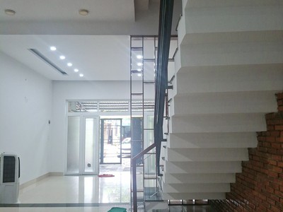 Chỉ 6,2 tỷ - giá cực tốt  nhà 3 tầng kiên cố, mặt tiền đường 7m5, lề 10m, cẩm lệ. 1