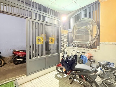  bình đông, p.15, q.8   nhà 2 tầng   hẻm ba gác gần hxh   chỉ 4 tỷ  0