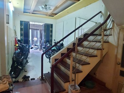 Chủ giảm chào còn 15 tỷ. gần phố, kinh doanh, ô tô đỗ cửa, thoáng trước, sau, vị trí đẹp. 3