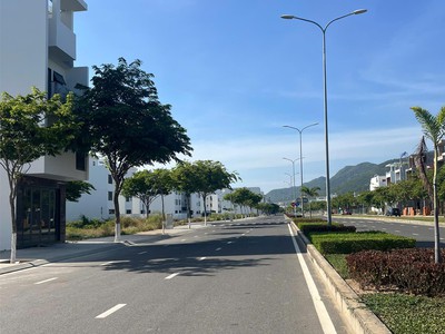 Cần bán gấp gấp lô đất đường a2-kđt vcn phước long 2-rẻ nhất tt giá chỉ 66 triệu/m2 đáng đầu tư. 3
