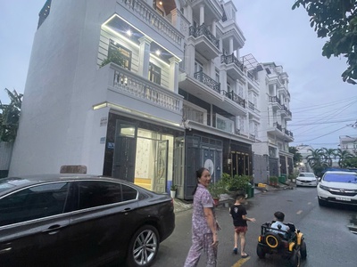 Nhà siêu phẩm, khu dân cư văn minh, đường 9m có vỉa hè, xe hơi đậu 0