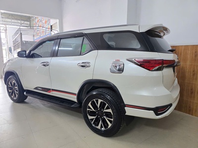 Cần bán Fortuner TRD máy xăng số tự động 4