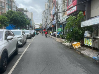 Bán tòa nhà khách sạn 9 tầng đường Cách Mạng Tháng 8 P.12 Quận 10, ngay Hà Đô Centrosa 3