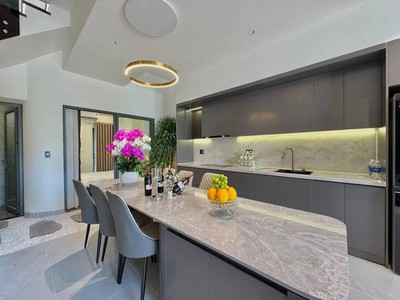  Căn Nhà 3 Lầu   Full Công Năng   Trung Tâm TP Tân An   Chính Chủ - Sổ Hồng Riêng 9