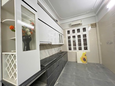 Bán nhà Long Biên . Ô tô vào nhà. Full nội thất - Giá 8 tỷ 0