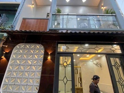 Chính chủ bán nhà MT gần Ql1A, 2 tỷ 500tr, shr công chứng sang tên ngay 0
