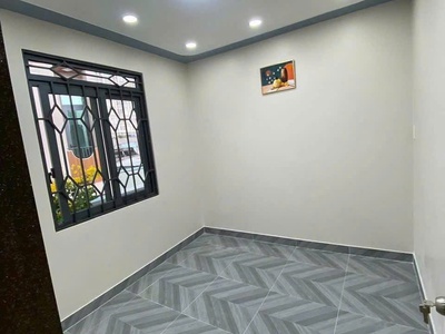 Chính chủ bán nhà MT gần Ql1A, 2 tỷ 500tr, shr công chứng sang tên ngay 1