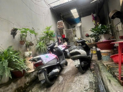 Nhà chính chủ - giá tốt - vị trí đẹp tại ngõ 28 tứ liên 4