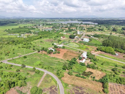 2.500m   gần hồ suối môn   có 740m  tc  40 m mt  nhựa 8m   giá chỉ 1,6 triệu/m 1