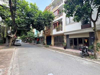 Cần bán 58,8m2 nhà 4 tầng dân xây, khu tập thể 918, Phường Long Biên. An ninh tốt, dân trí cao, tiện 1