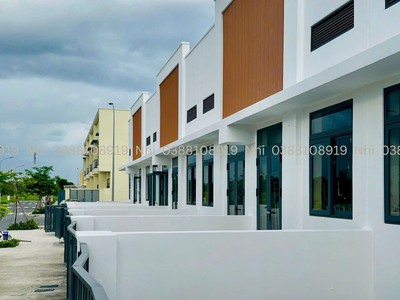 Nhà phố sổ hồng riêng   Ngay trung tâm KCN Phước Đông 2