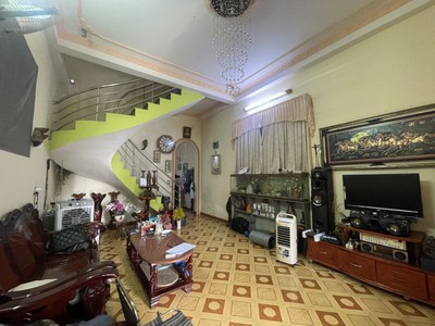Bán nhà mặt phố trương văn thành, q.9, hiệp phú. dt 64m2, 2 tầng, 2pn. sổ hồng, giá 4.9 tỷ. lh: 0