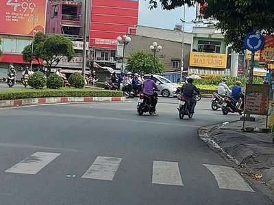 Bán nhà lê đại hành - 4x17m2 - 5 tầng mới - hẻm 5m sát mt 0
