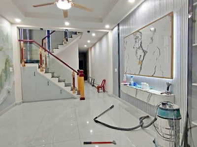 Bán nhà mặt tiền hẻm phạm hùng 4x16 chỉ 9 tỷ 8 1