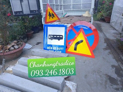 Sản xuất và cung cấp trụ đỡ biển báo giao thông 3