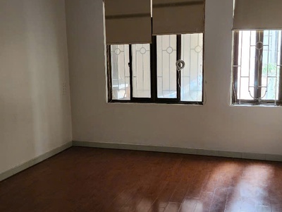 Cho thuê nhà phố hào nam   đống đa, 30m  x 4.5 tầng   gần ô tô   kinh doanh hoặc ở gia đình   giá 1