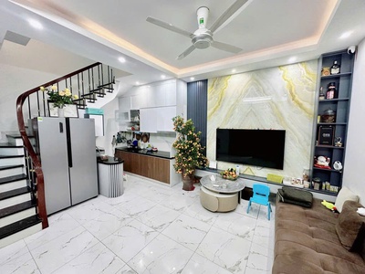 Nhà xuân la, lạc long quân  diện tích 32m, 5 tầng, mặt. tiền. 5m 3