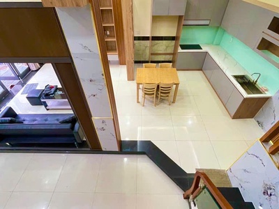 Nhà 4 lầu đẹp hiếm   ngang 7m   hẻm xe hơi 8m   khu nhà giàu cao cấp 4