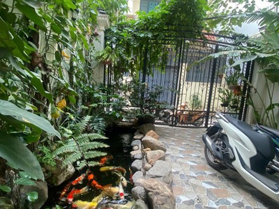Bán nhà phố hồng tiến   183m , 7 tầng, có thang máy   giá hơn 40 tỷ, sân vườn tiểu cảnh 0