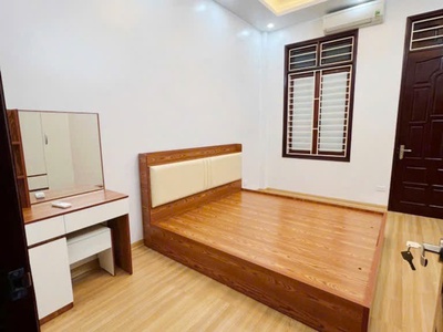 Nhà thụy khuê   43m  x 6 tầng thang máy   trung tâm, ngõ thông, đi đâu cũng tiện   cách hồ tây 3 0