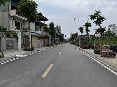 Cần bán 114,5m2 đất mặt phố 729 Bát Khối. Đường 13,5m, gần đầu đường 379 Ecopark và cầu Thanh Trì 3