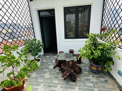 Bán nhà mặt phố Mai Dịch Cầu Giấy đối diện chợ Đồng Xa kinh doanh đỉnh 4