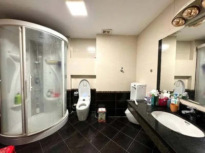 Bán nhà Phố Nguyễn Viết  Xuân, lô góc, 3 mặt thoáng, ngõ thông, ô tô tránh 2