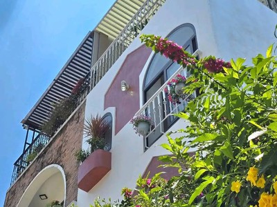 Nhà Trung Tâm Gần Chợ - 1 Trệt 2 Lầu - Đầy Đủ Tiện Nghi - Giá Tốt 0