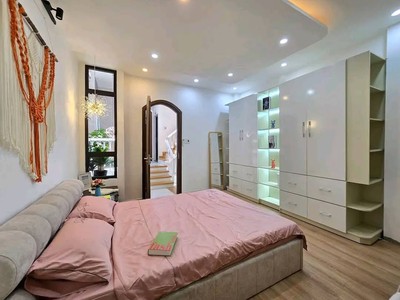 Nhà Trung Tâm Gần Chợ - 1 Trệt 2 Lầu - Đầy Đủ Tiện Nghi - Giá Tốt 2