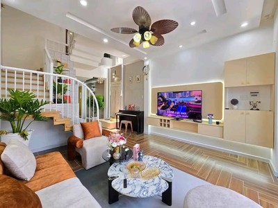 Nhà Trung Tâm Gần Chợ - 1 Trệt 2 Lầu - Đầy Đủ Tiện Nghi - Giá Tốt 8
