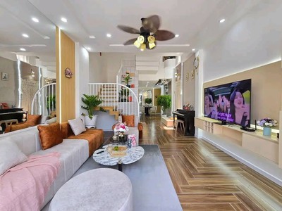 Nhà Trung Tâm Gần Chợ - 1 Trệt 2 Lầu - Đầy Đủ Tiện Nghi - Giá Tốt 9