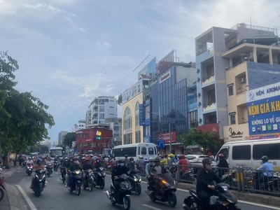 Bán nhà căn góc mặt tiền 5tầng ngay nguyễn biểu-trần hưng đạo 4,5x21 hđt.70tr/th 0