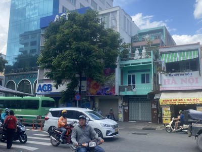 Bán nhà căn góc mặt tiền 5tầng ngay nguyễn biểu-trần hưng đạo 4,5x21 hđt.70tr/th 2