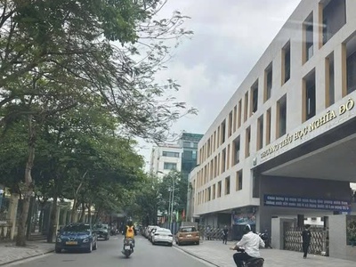 Bán nhà mặt phố nghĩa đô, cầu giấy - 78m  - mt 6.5m - vỉa hè ô tô tránh - kinh doanh 1