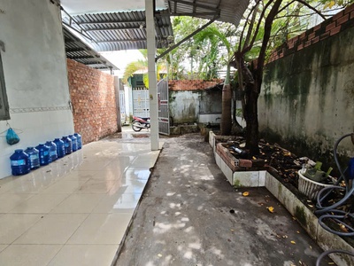 Nhà 6 triêụ 4 phòng ngủ võ văn kiệt nơi có khuôn viên 2