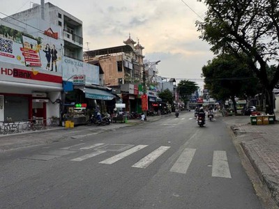Cần bán gấp gấp, nhà mtkd vị trí đẹp đối diện chi cục thuế sát đầm sen q11 1