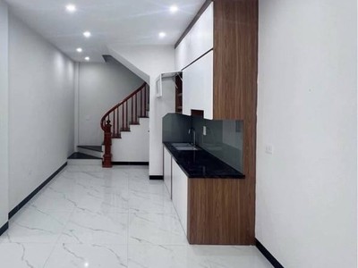 Chỉ 4.5 tỷ   nhà 5 tầng đẹp đối diện đh thành đô,  ở sướng quên lối về    2