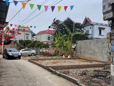 Bán 45m2 đất ,tt phúc thọ,hà nội,mặt tiền 5m,ô tô vào đất 1