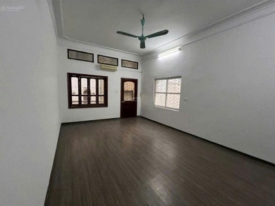 Cho thuê nhà nguyên căn ngõ 65 khuất duy tiến, 40m2 x 3 tầng,1 lửng,3 ngủ,2 wc, 10 triệu 1